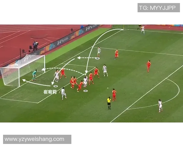 足球球星清晨帅气登场，朝阳下的动感与活力迎接新的一天